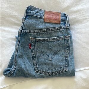 Levi's Blue Classic Denim Jeans with Vintage Wash
